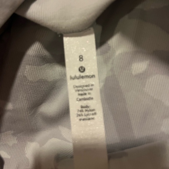 NEVER BEEN WORN LULULEMON Align Camo Leggings Size 8 - Picture 2 of 4